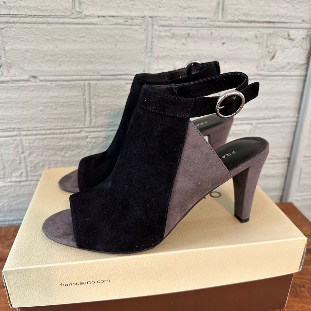 Peep toe heels with suade texture and sling back with buckle. Shows your pedi!
